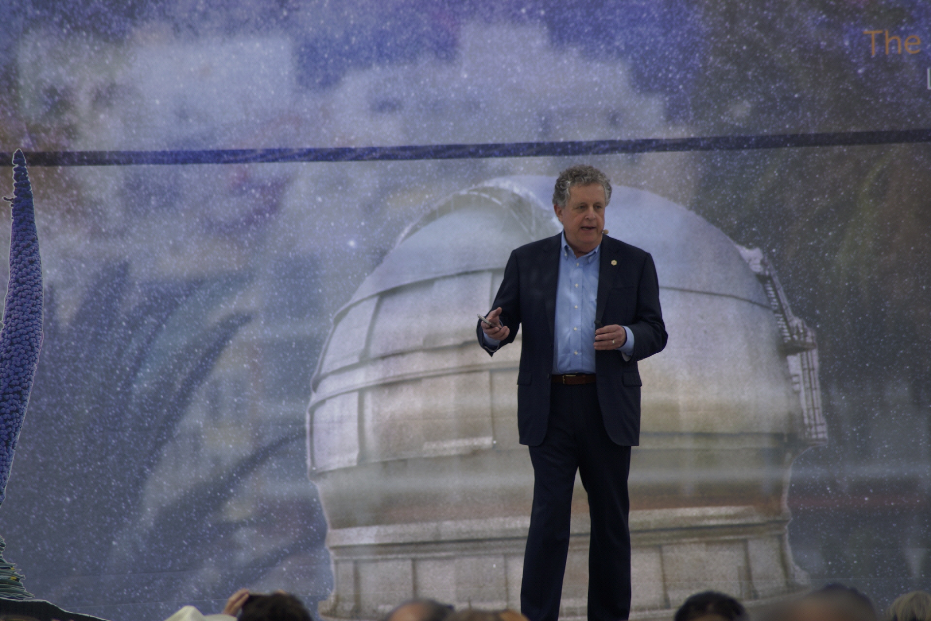 Er gibt bei Starmus einen spannenden Ausblick auf zukünftige Teleskope.